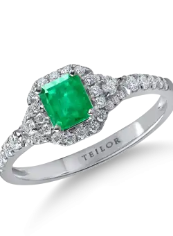 Inel din aur alb cu un smarald de 0.4ct si diamante pave de 0.3ct