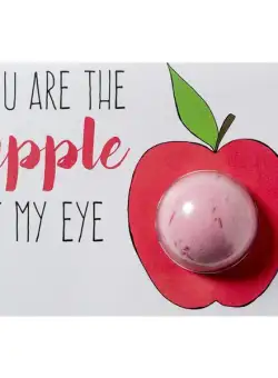 Set cadou Felicitare cu bila de baie efervescenta 40g + plic You Are the Apple Of My Eye, Bomb Cosmetics